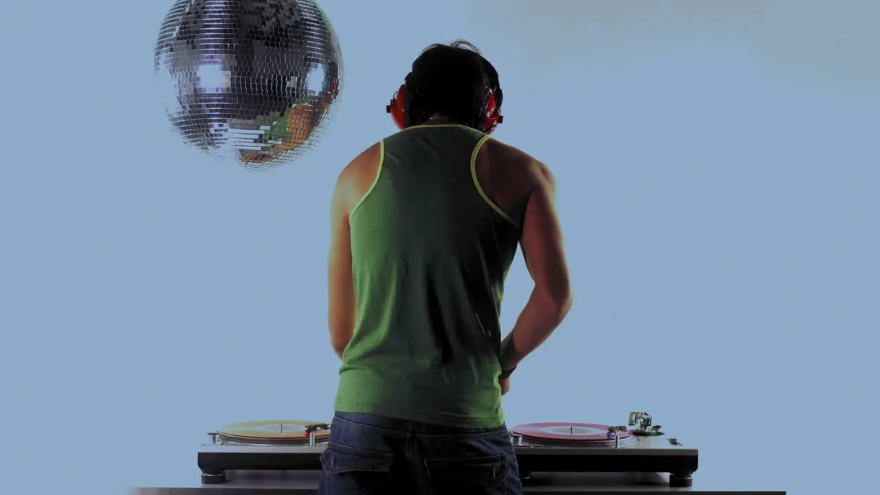 Man Retro DJ 38