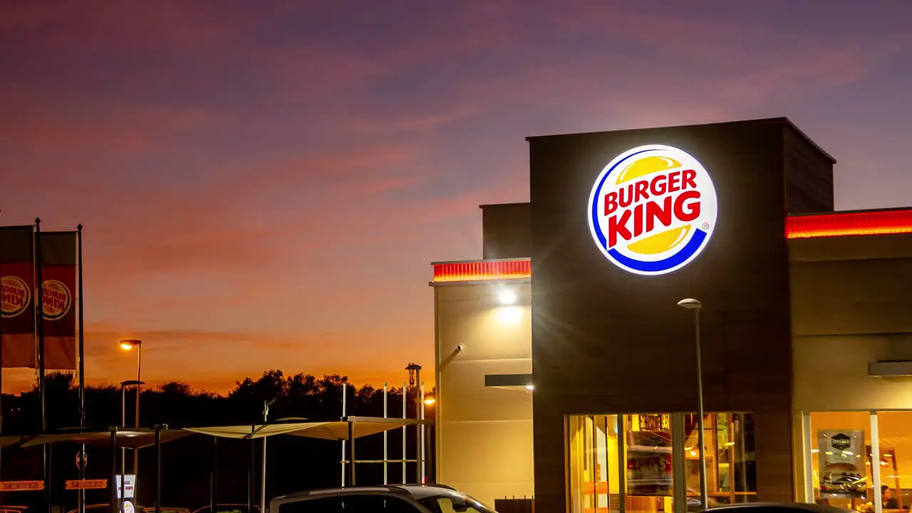 time lapse day to night of Burgerking fast food restaurant burger restaurant burger king