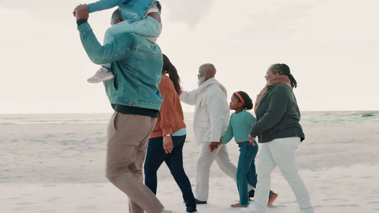 Beach walking and big family bonding together