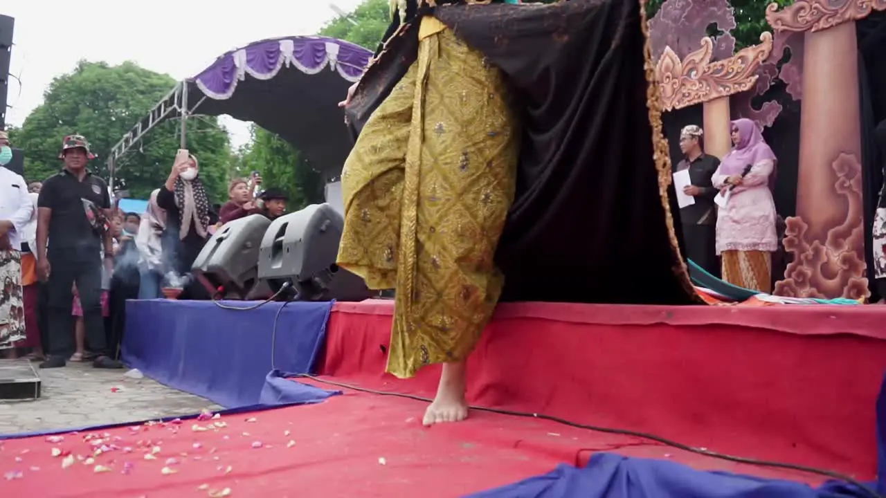 Indonesian women's dance