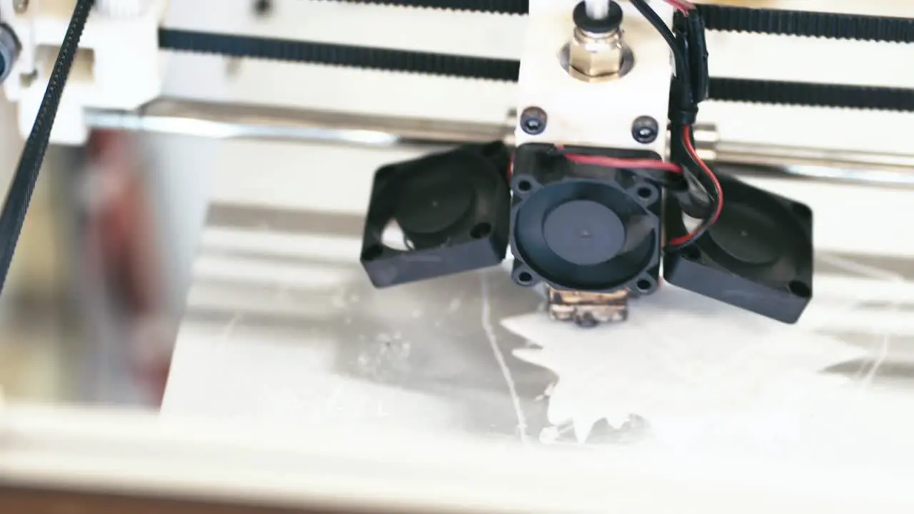 3d printer working in 4k uhd