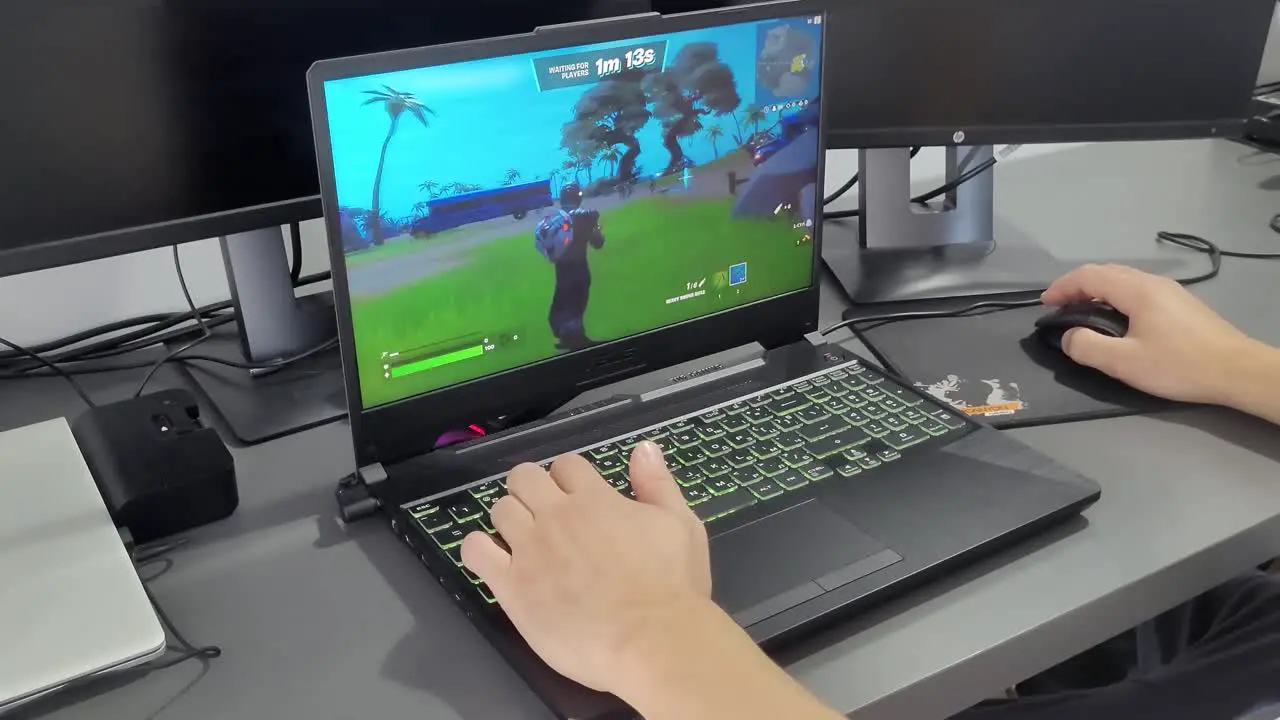 Playing in preload screen in Fortnite on a gaming laptop