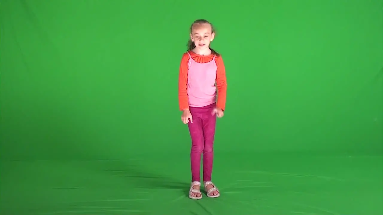 SCARED LITTLE GIRL RUNNING IN PLACE GREEN SCREEN