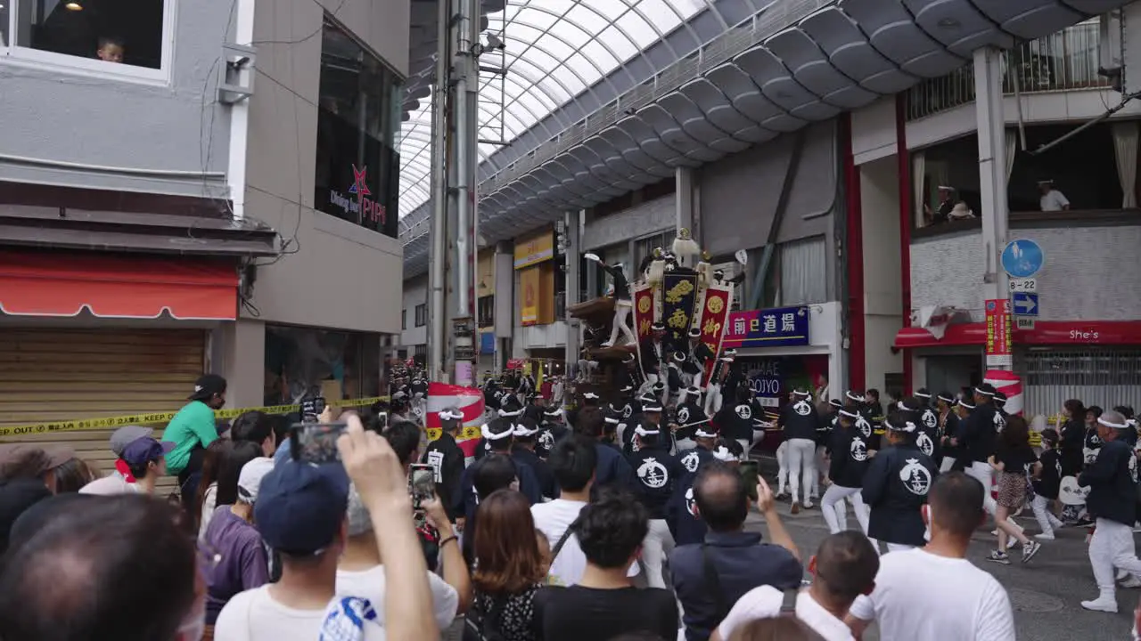 Kishiwada Danjiri Matsuri Float Racing around corner at High Speed