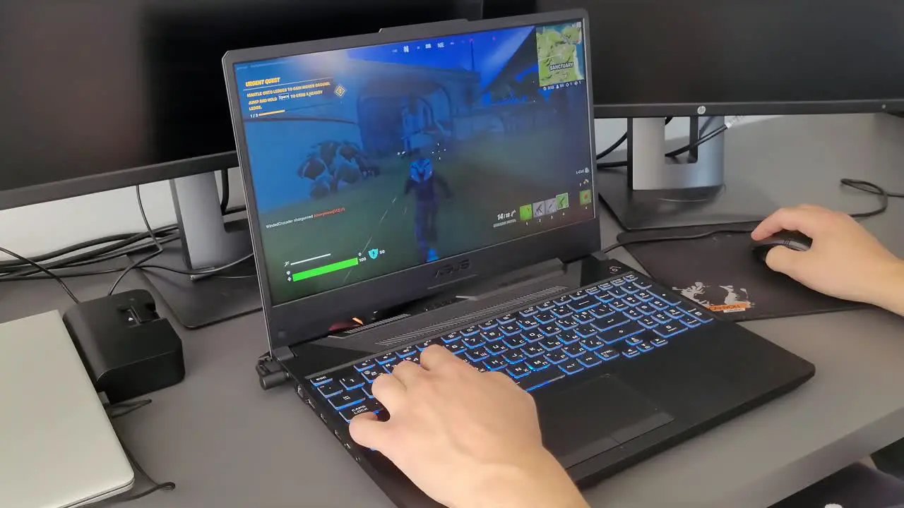 Playing and loosing in Fortnite on a gaming laptop