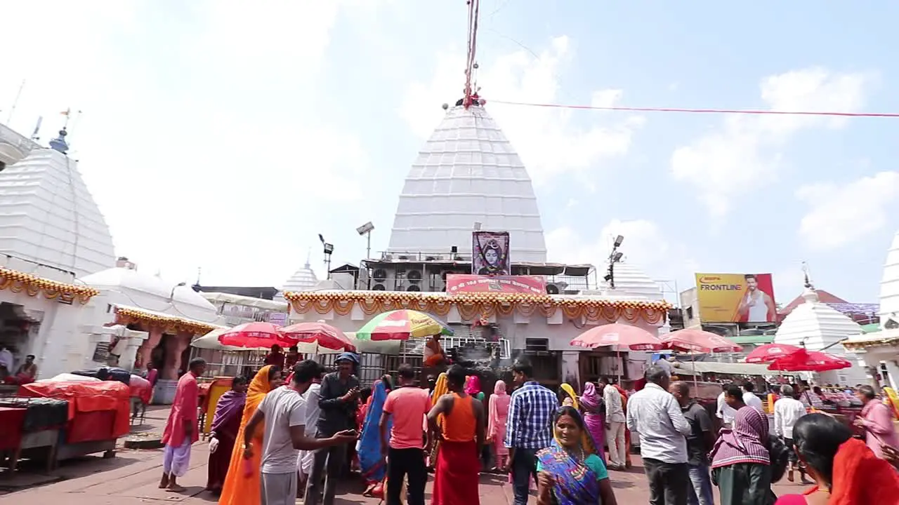 Pilgrims praying and doing their rituals at Baidyanath Dham temple