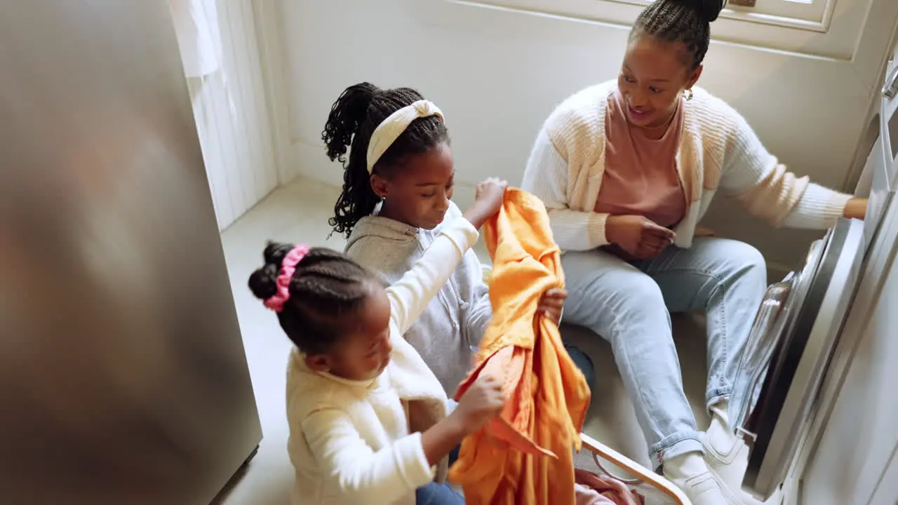 Familia Negra Lavandería O Lavadora