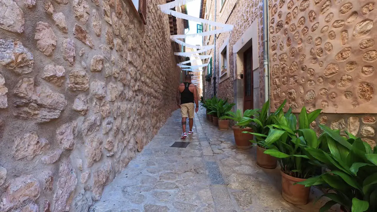 walking through the streets of fornalutx