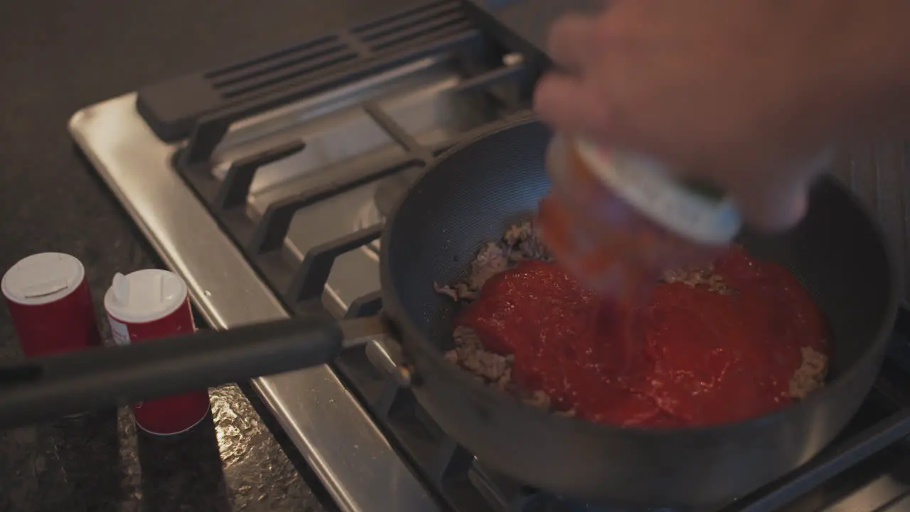 Adding spaghetti sauce to ground beef