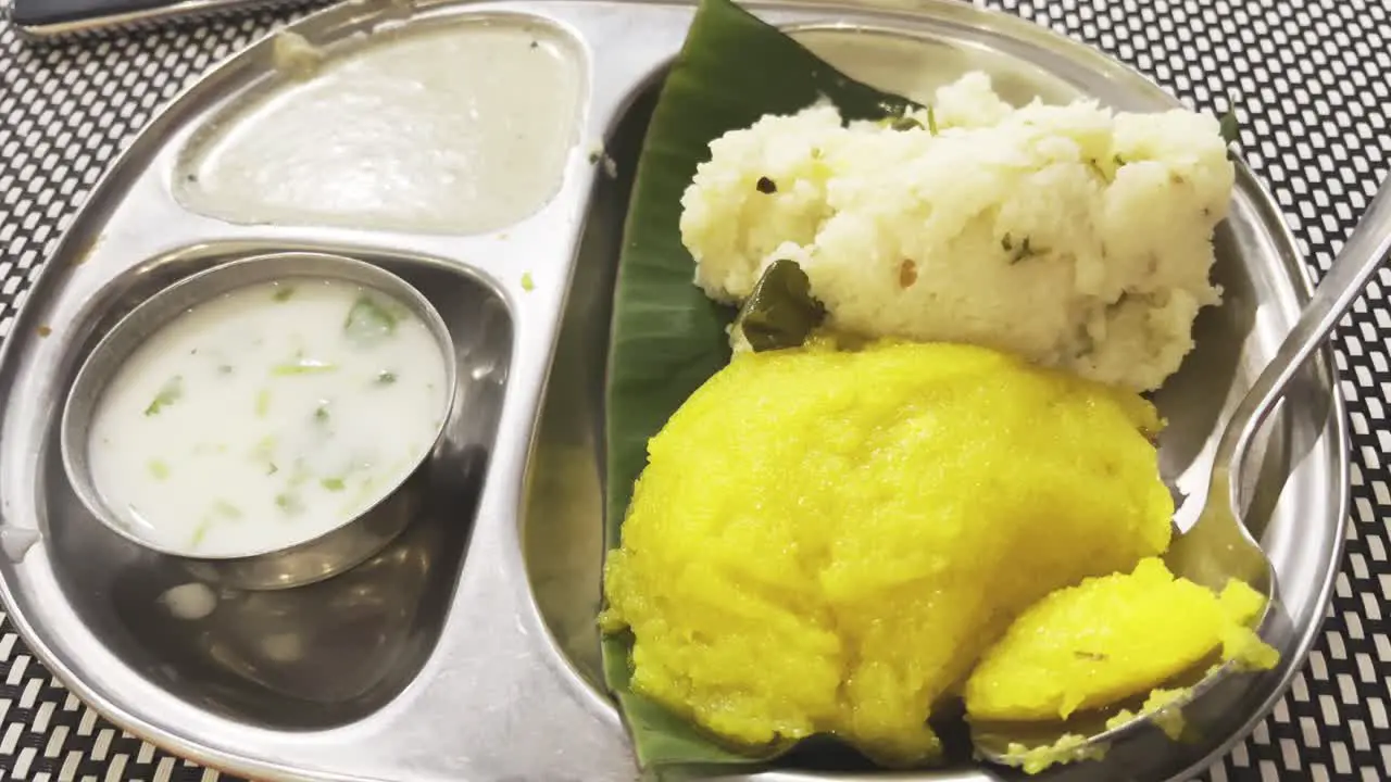 A beautiful presentation of Idly and Upma on a same plate and these are served with white chutney