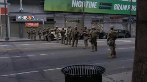 Hollywood Front Pan Military Soldiers Block Street