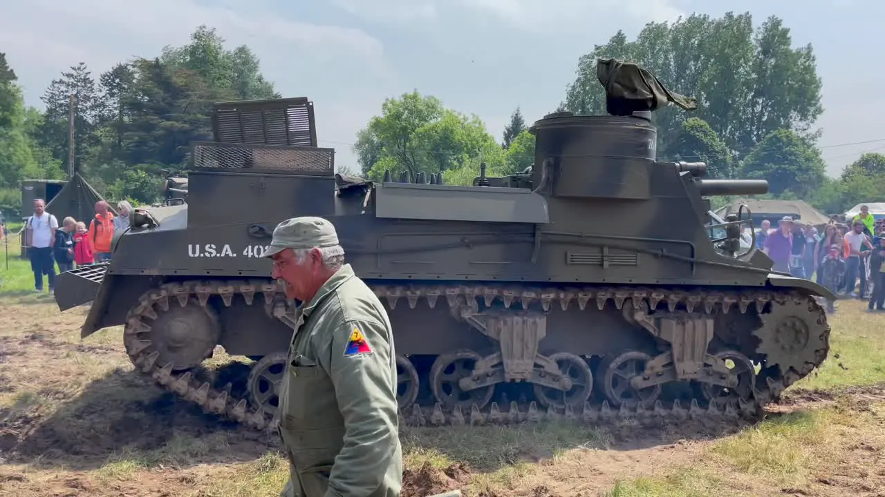 Operating American World War 2 tank in Normandy