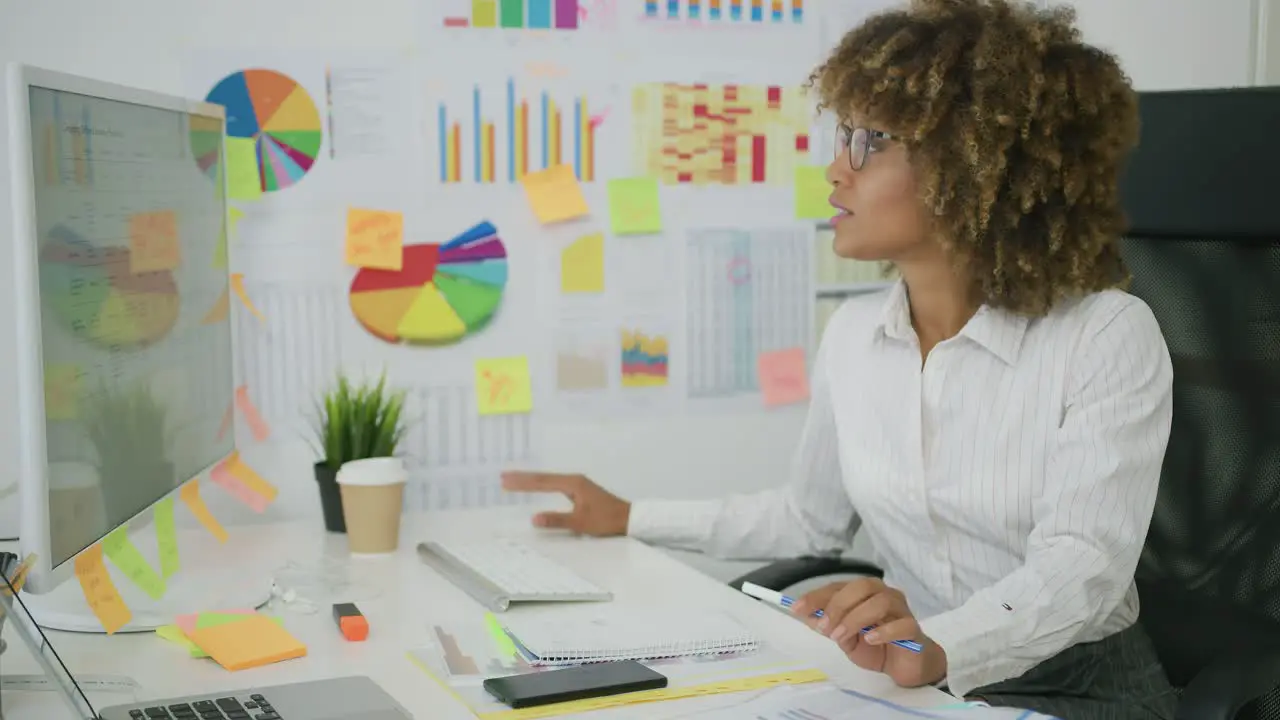 Young businesswoman exploring charts on computer