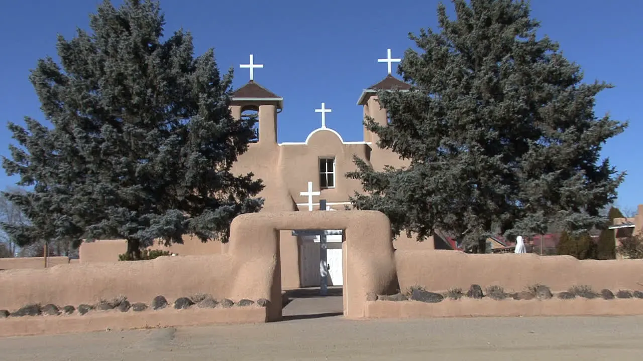 New Mexico Rancho de Taos zooms