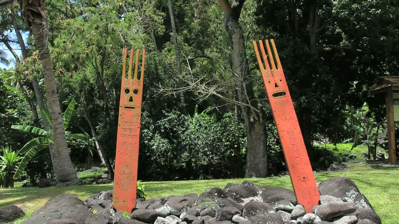 Tahiti Atahurahu Marae figures