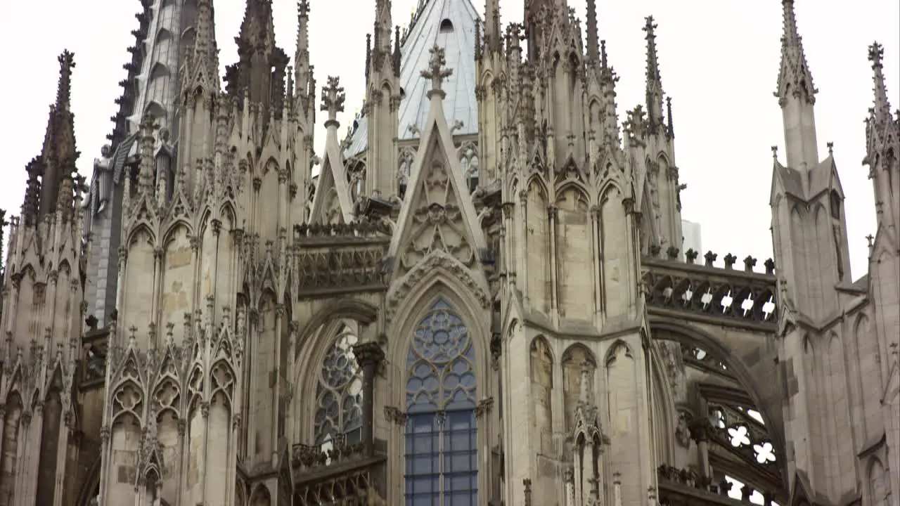 Panning Down Cologne Cathedral 4K