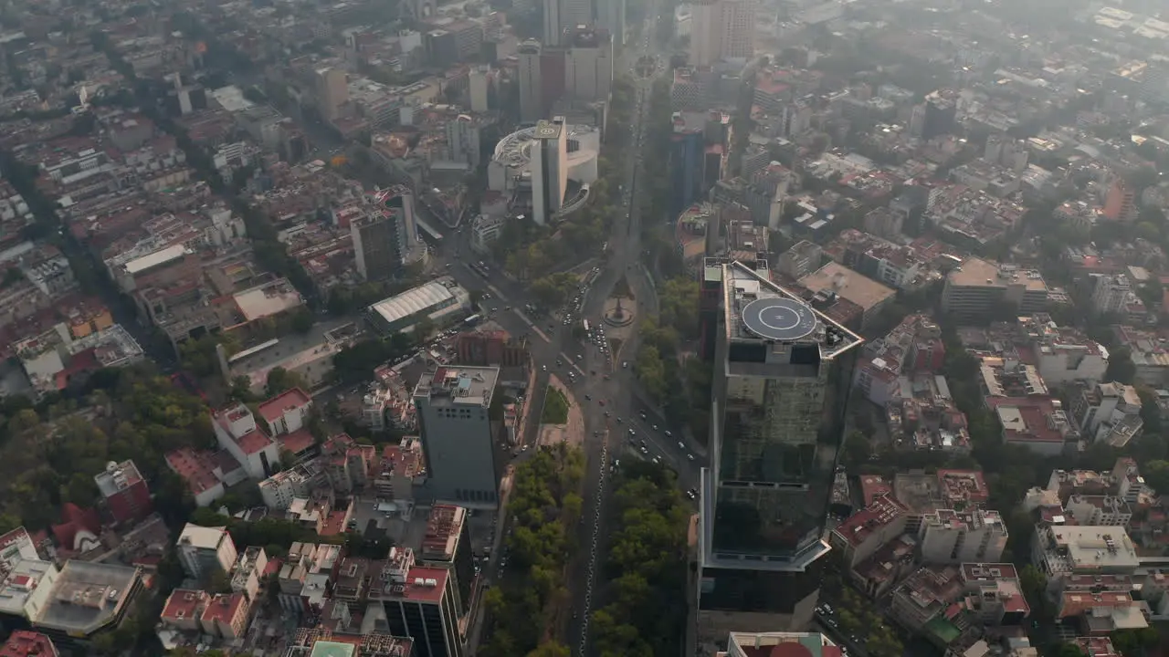 Luftaufnahme Des Dichten Verkehrs In Den Straßen Der Stadt Nach Vorn Fliegen Und Nach Unten Kippen Schuss Von Mehreren Kreuzungen In Der Innenstadt Mexiko-Stadt Mexiko