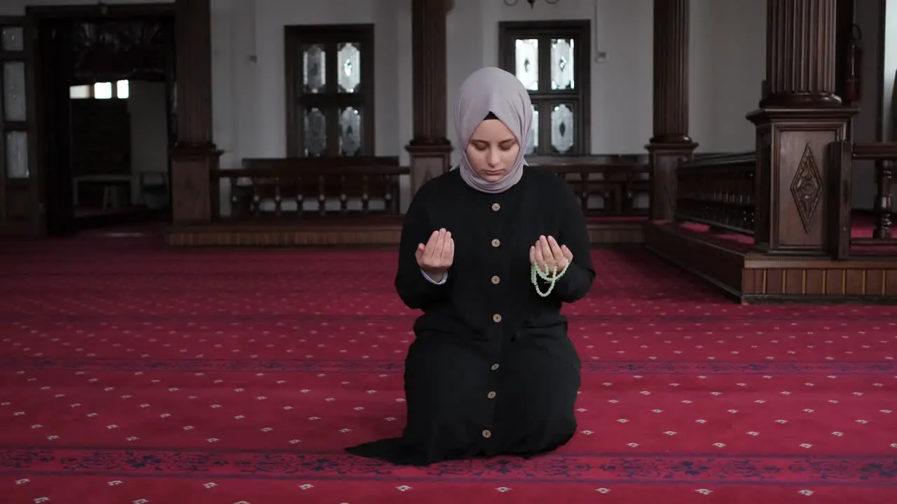 Girl Worship Inside Masjid