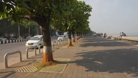 Marine Drive Walk With People And Traffic In Mumbai India