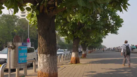 Marine Drive Walk With People And Traffic In Mumbai India 1