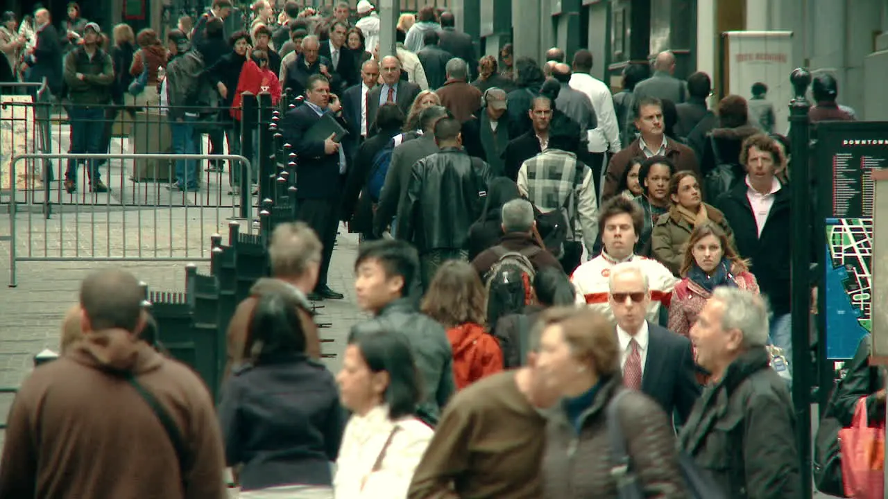 Tourists and business people crowd the sidewalks of Manhattan during rush hour