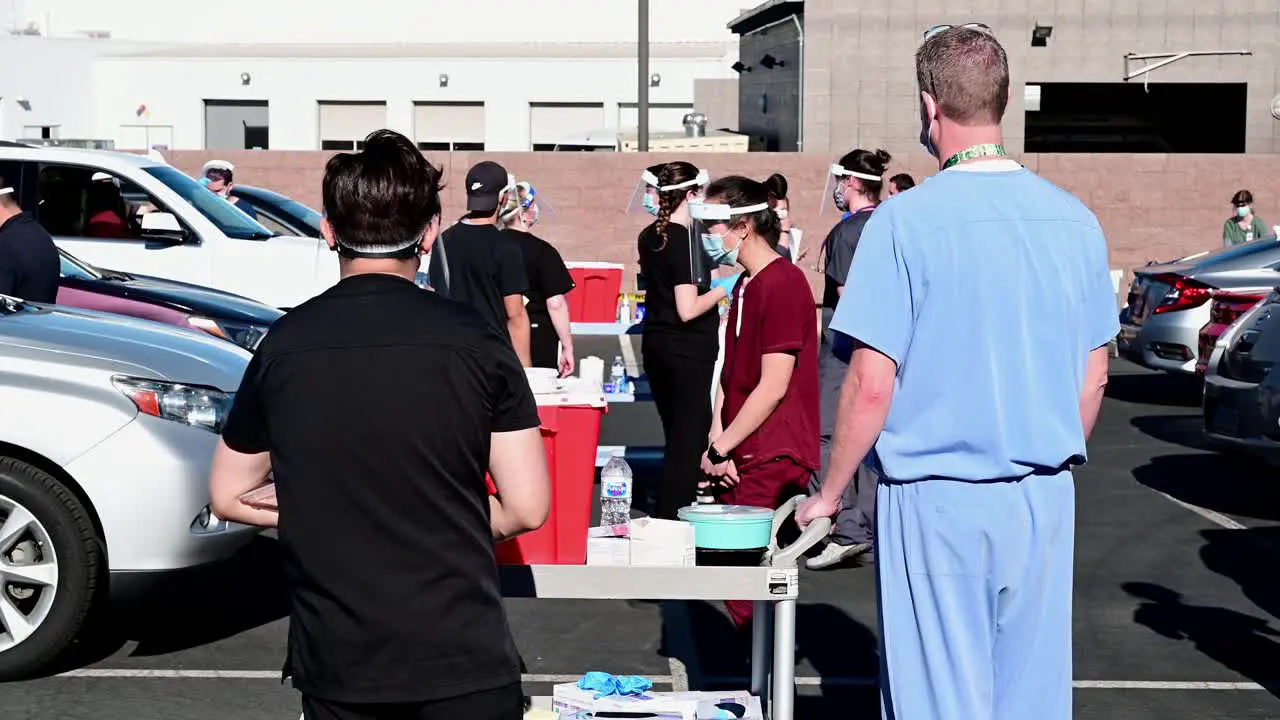 Medical staff working to distribute the Covid-19 vaccine