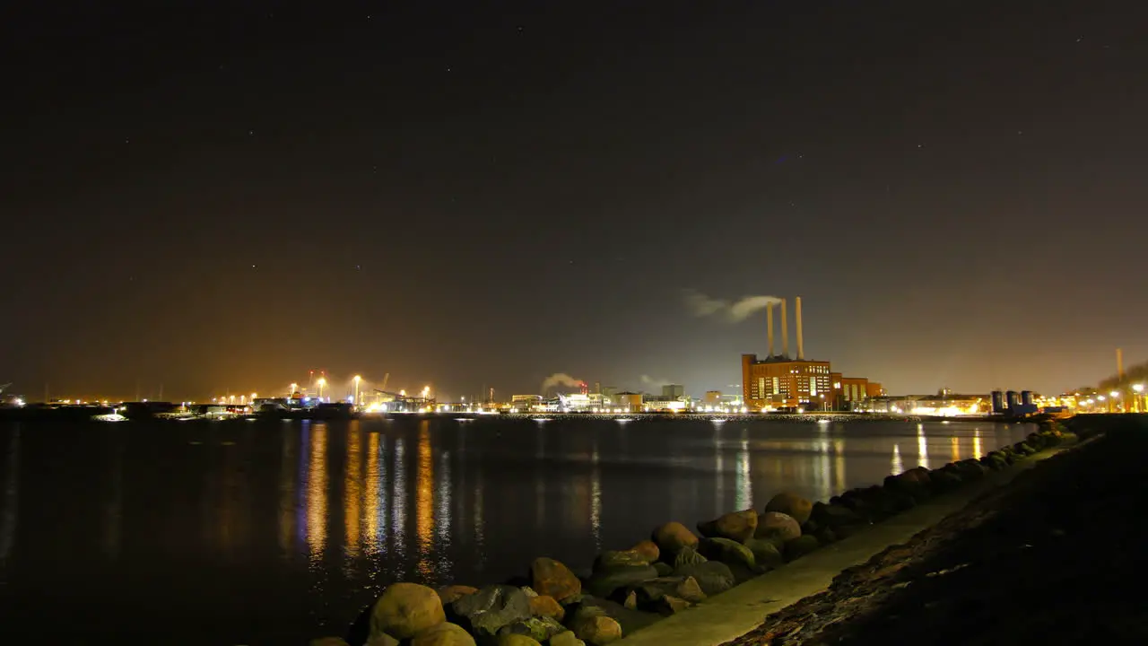 Stunning timelapse view across Svanemollen towards the power station