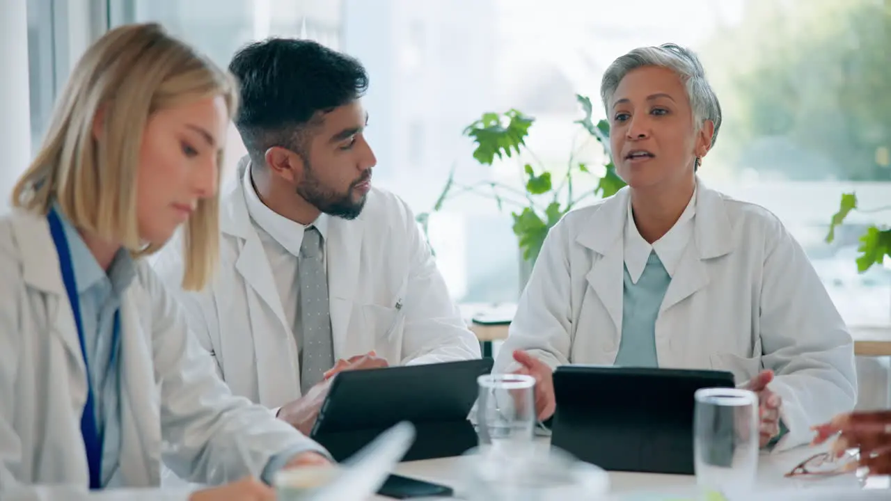 Meeting tablet or senior doctors in discussion