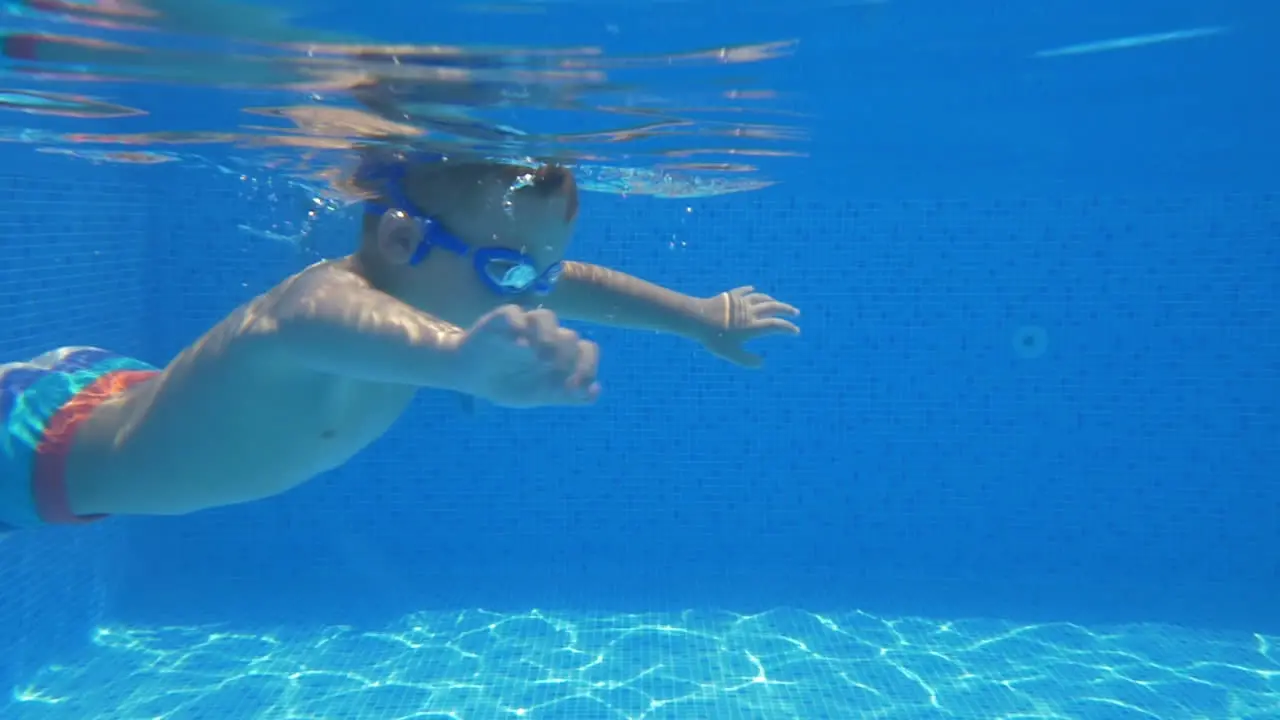 Family leisure in the swimming pool