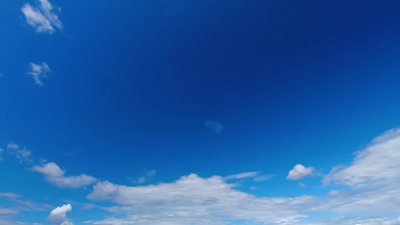 Time lapse of wispy clouds rolling in the sky