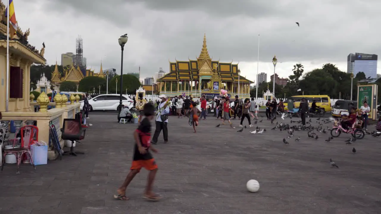 Daily lice on the streets of Phnom Penh