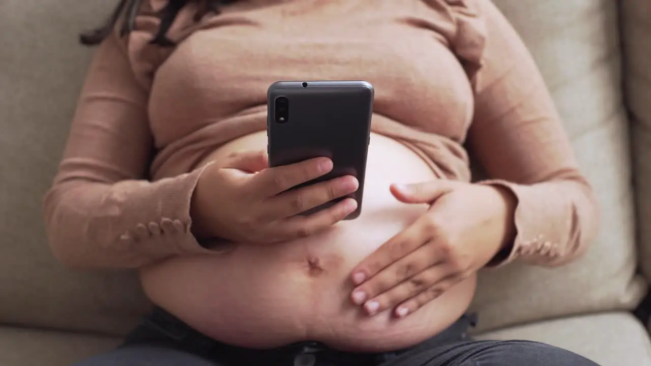 a pregnant woman using a smart phone