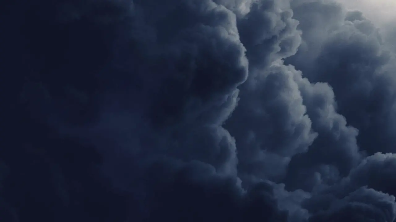 a thunderstorm was occurring inside the approaching cumulus cloud