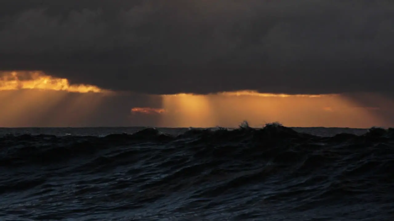 A storm surge precedes a big Hawaiian storm