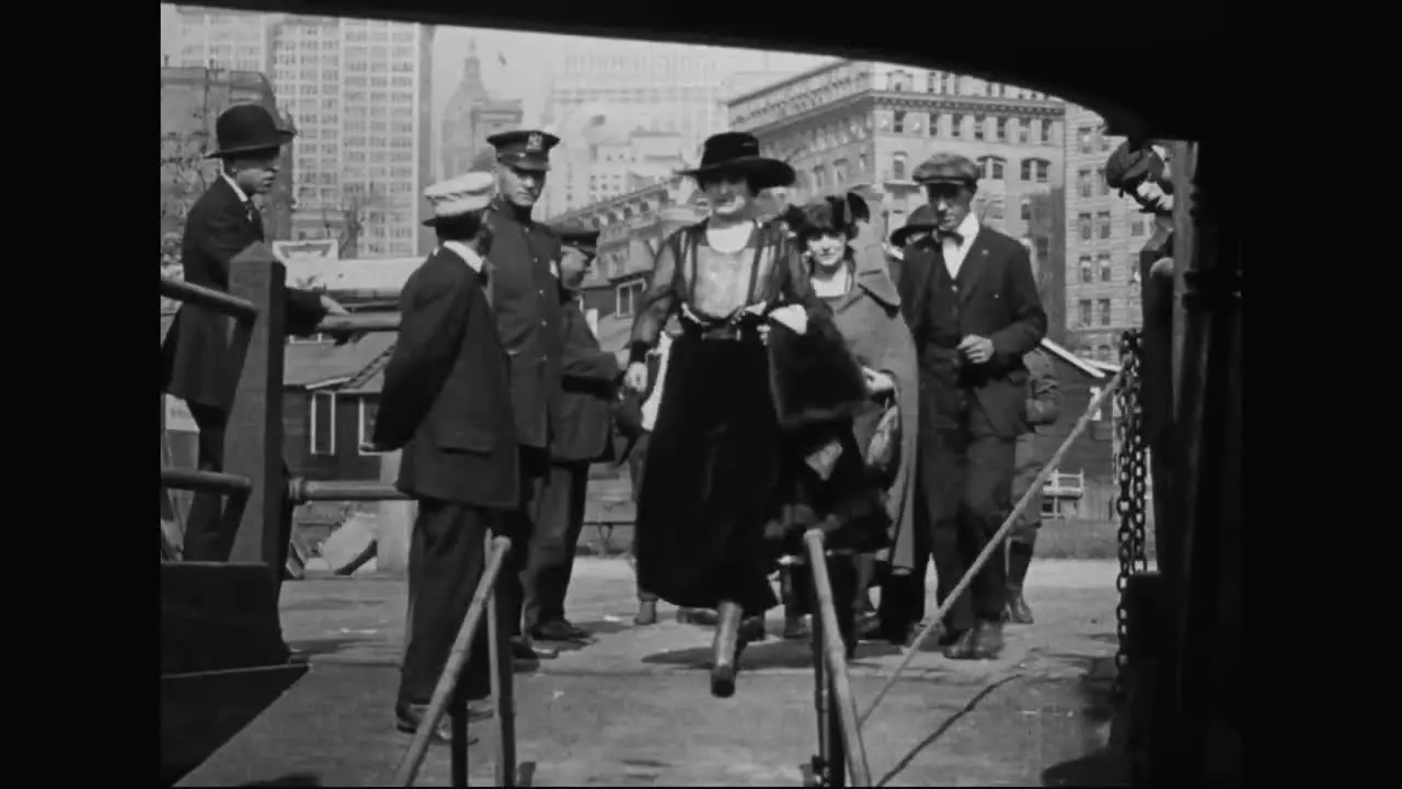 A Tour Of New York City From The Hudson And East Rivers In The Early 1910S