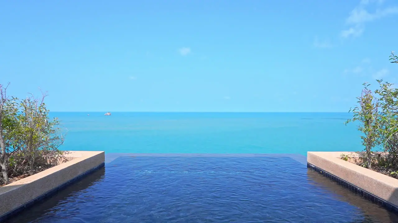 View of the ocean from the edge of a resort infinity pool