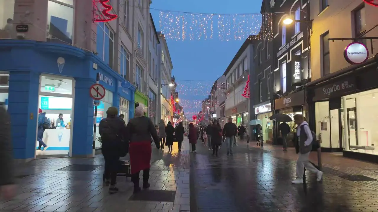 Christmastime shopping in hyper lapse in Cork city