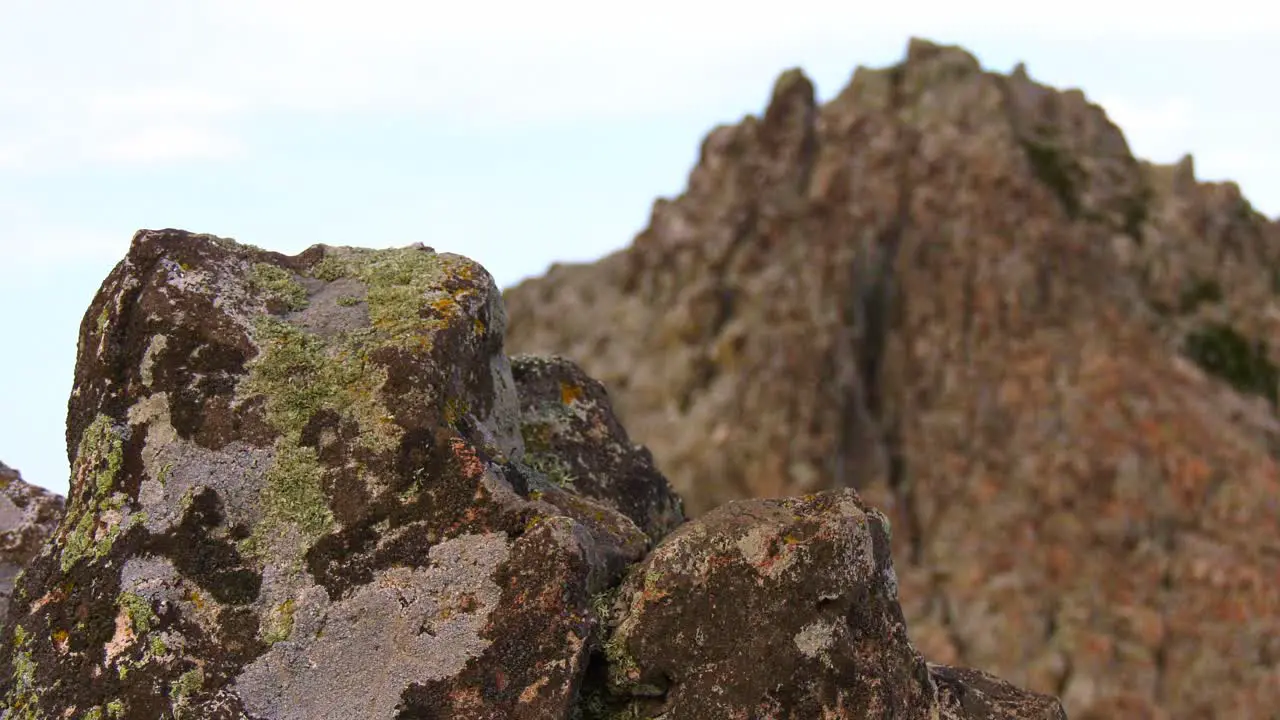 Focus Pulling between two different Rocks in the Mountains