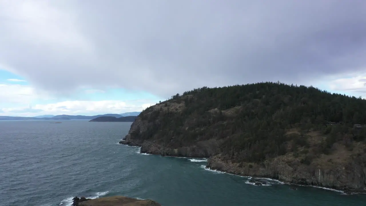 Pacific Northwest scene of jagged mountain cliffs by the pacific ocean