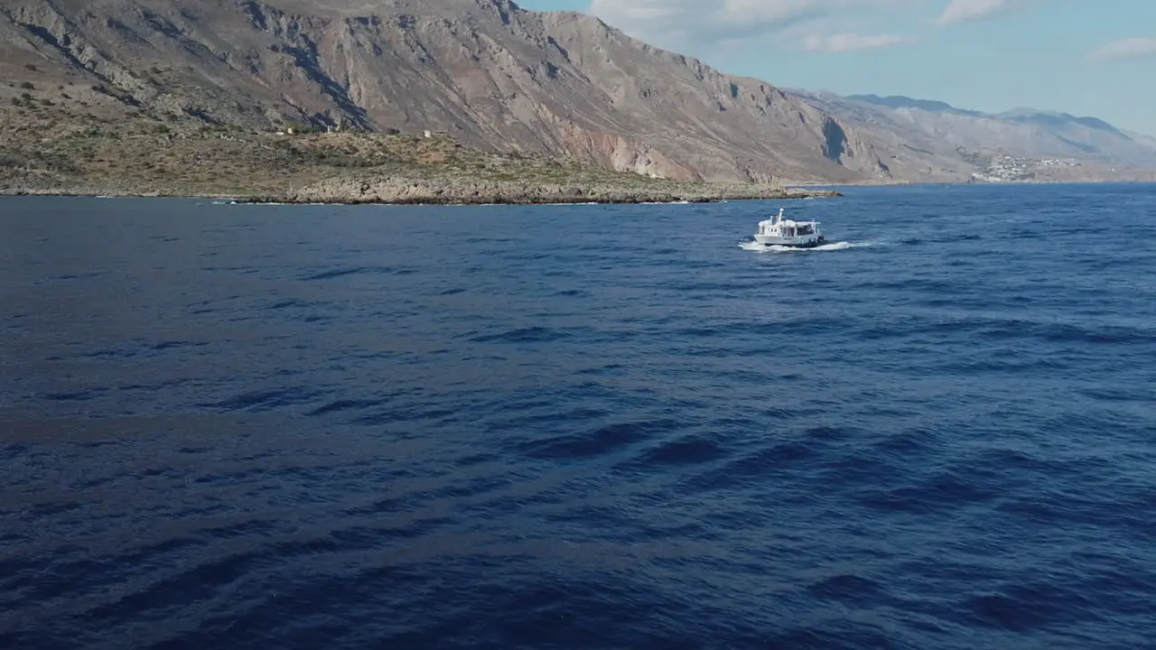 Boat sailing between Chora Sfakion and Agia Roumeli in a mountain setting