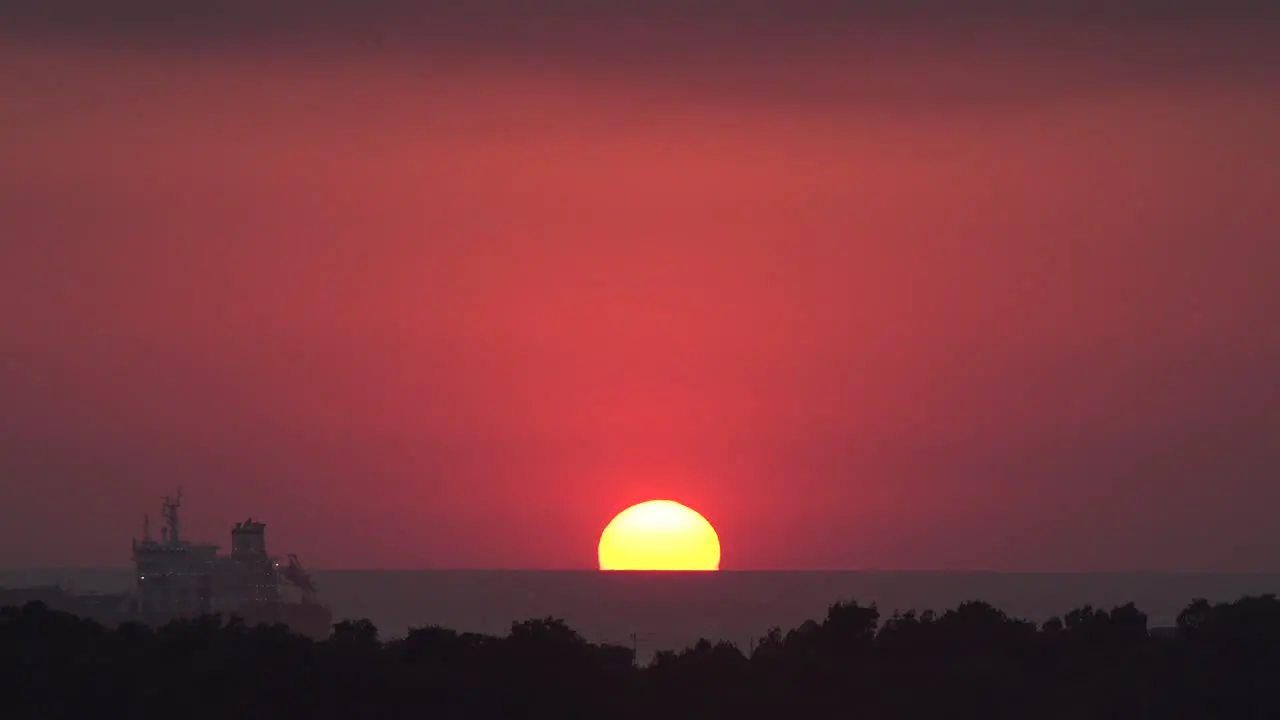 Guatemala bright setting sun moves below horizon time lapse