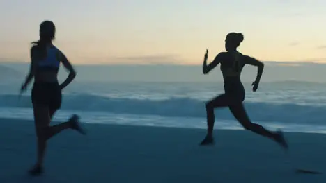 Mujeres En Forma Activas Y Atléticas Corriendo