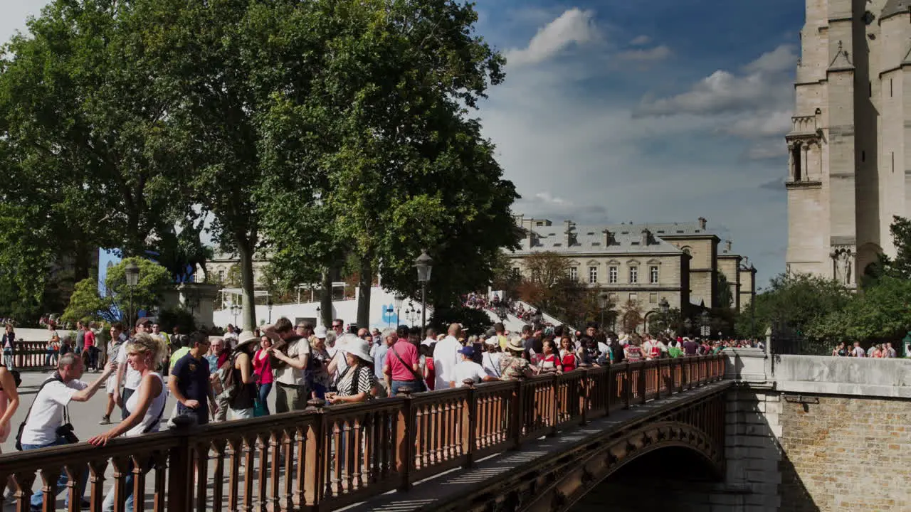 Notre Dame Tourists 00