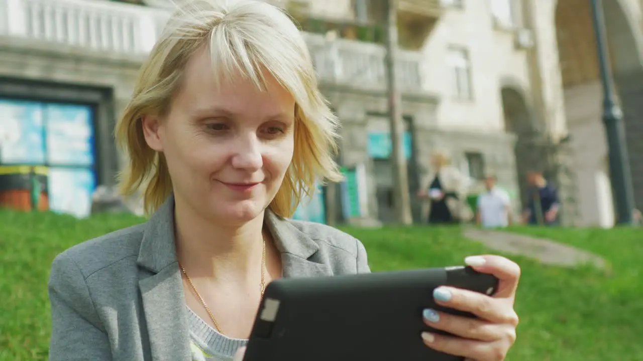 Young Woman Resting In The Park Enjoys A Digital Tablet 4k Video