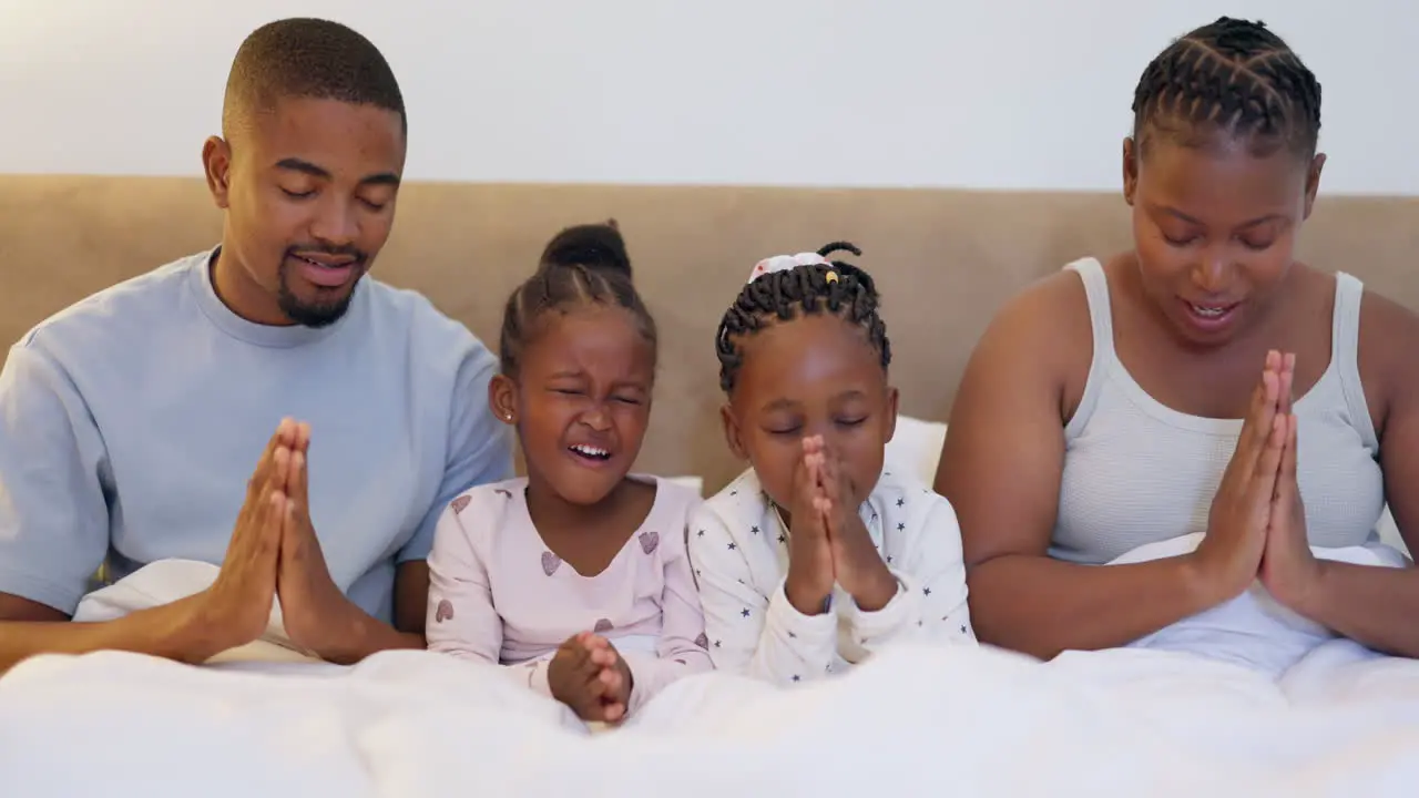 Bed black family or parents praying with children