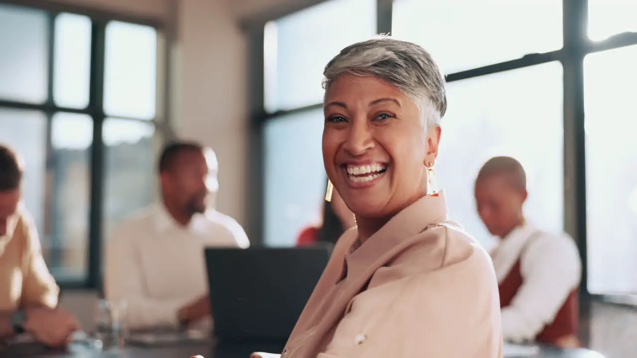 Face senior and business woman in meeting