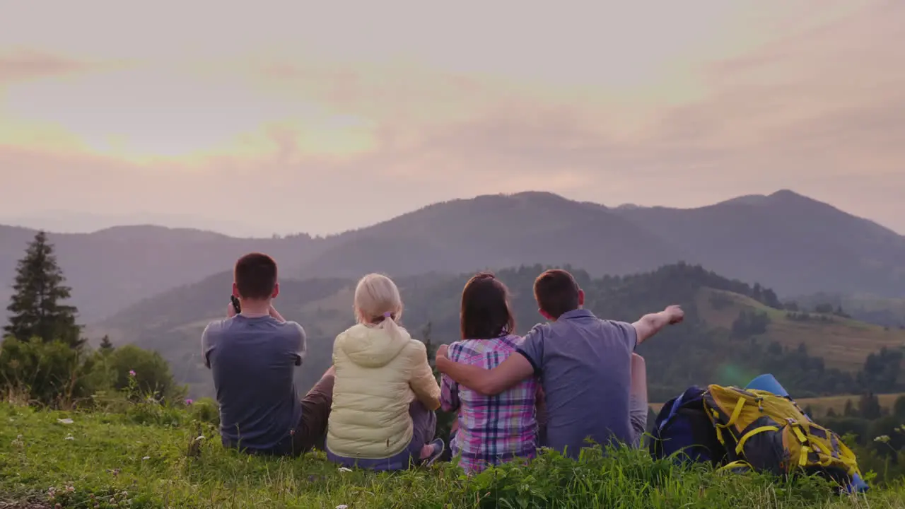 A Group Of Friends Together Admire The Beautiful Mountain Scenery Take Pictures Travel And Active Li