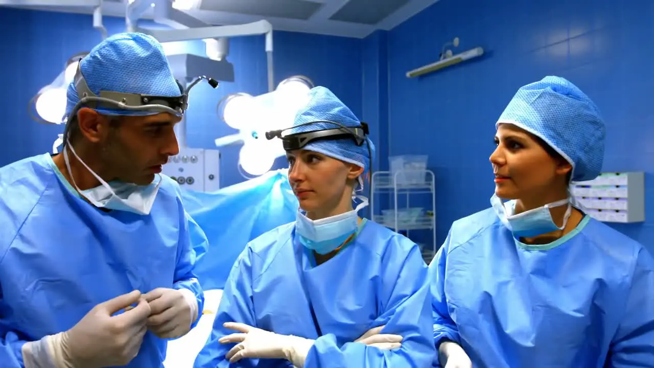 Surgeons interacting in operation room