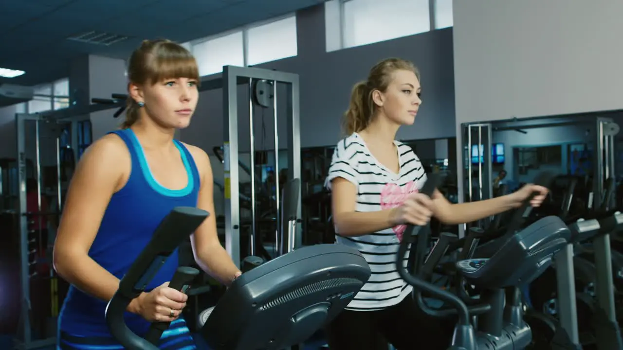 Young people train in the gym 3