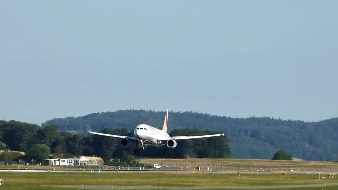 4U Airbus A320 Landing